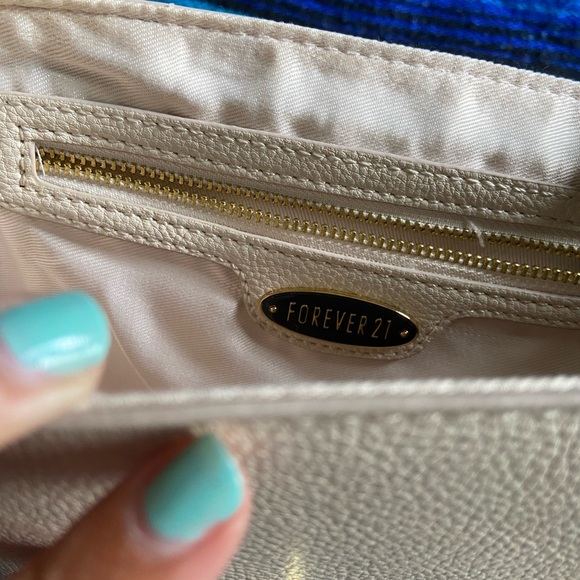 Forever 21 crossbody bag - Picture 3 of 3